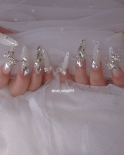 韓国っぽホワイトネイル