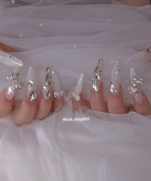 韓国っぽホワイトネイル